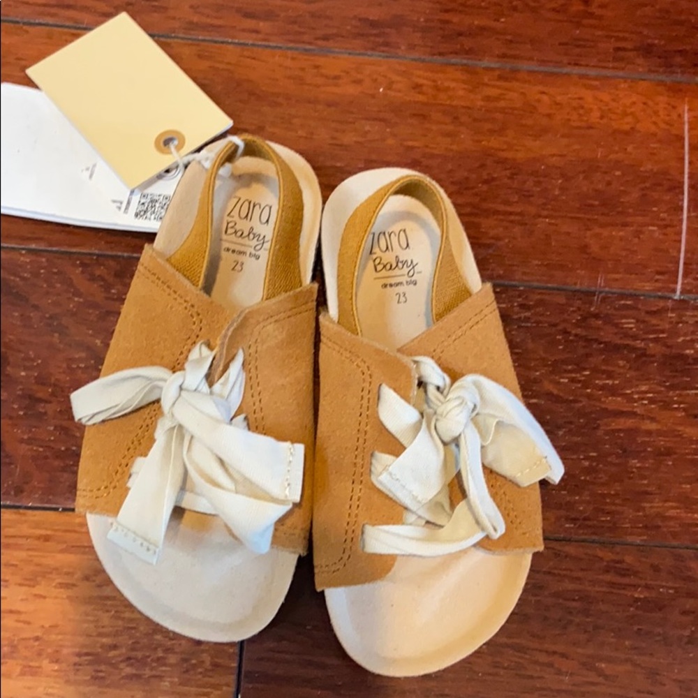 Brand new baby girl Zara tan sandals size 23